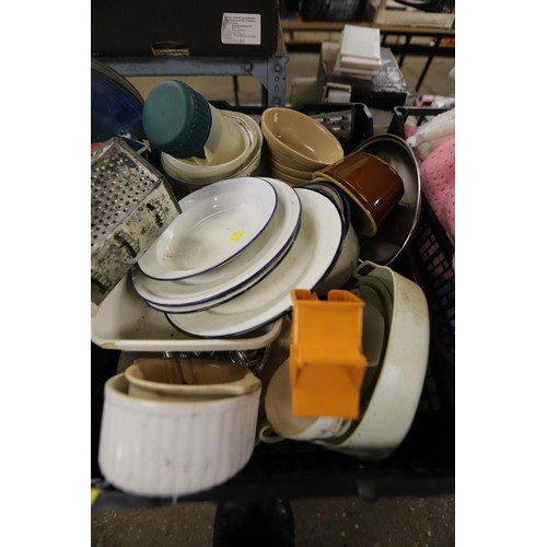 267 - 4 boxes of kitchenware