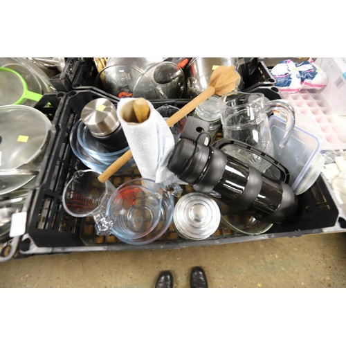 271 - 5 boxes of kitchenware, incl Pyrex, saucepans, t-towels, etc