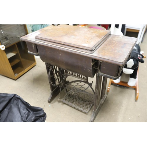 300 - Singer treadle sewing table