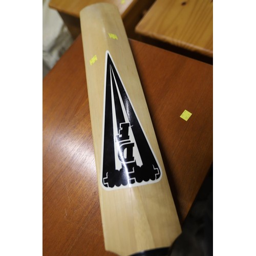 339 - Duncan Fearnley signed cricket bat - Yorkshire & Hampshire, incl Robin smith/David Gower, etc