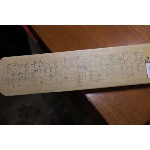 339 - Duncan Fearnley signed cricket bat - Yorkshire & Hampshire, incl Robin smith/David Gower, etc