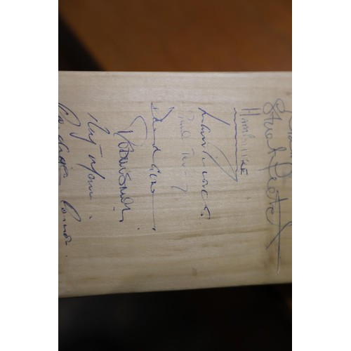 339 - Duncan Fearnley signed cricket bat - Yorkshire & Hampshire, incl Robin smith/David Gower, etc