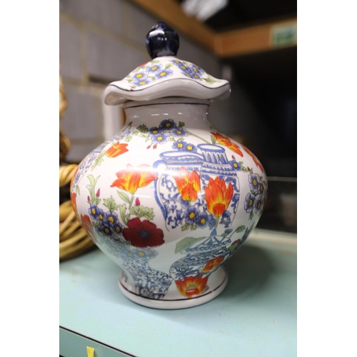 369 - Blue & white Chinese vase with lid