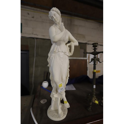 389 - Lady figurine statue