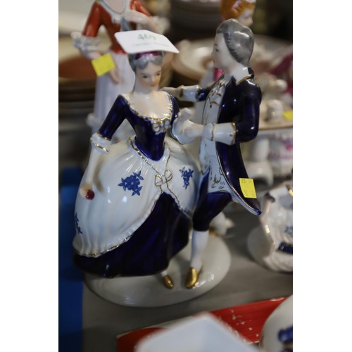 469 - Figurines/ornaments