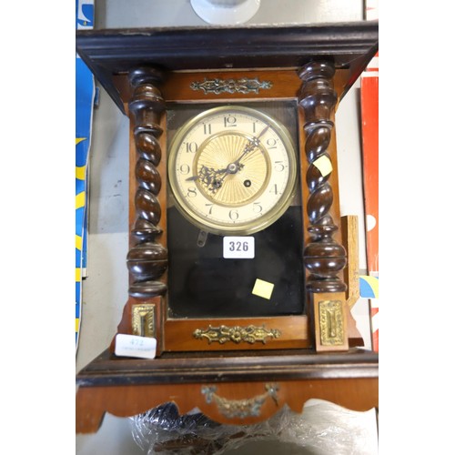 472 - Antique wooden mantle clock with key & pendulum