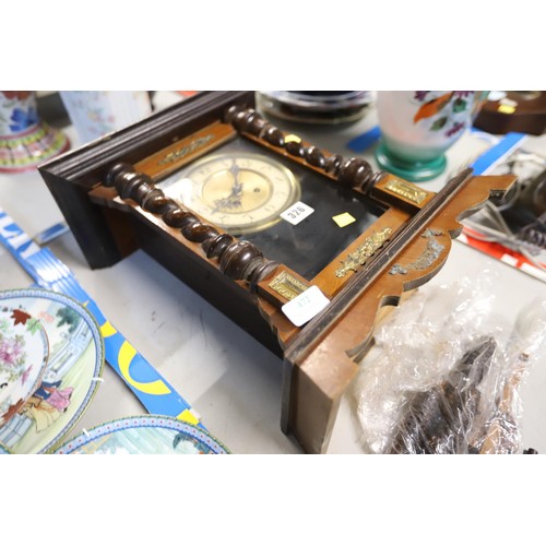 472 - Antique wooden mantle clock with key & pendulum