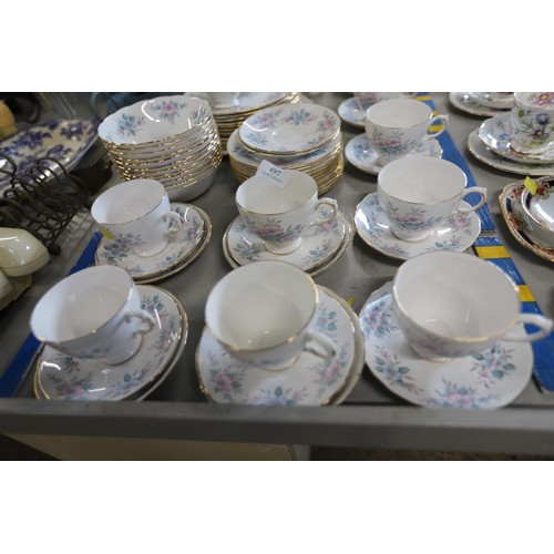 497 - Colclough dinner service