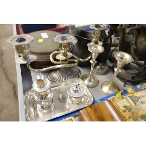 502 - Qty of various metal wares, incl brass, pewter, copper