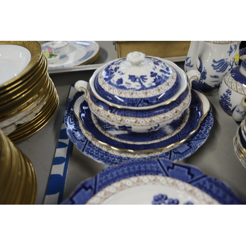 509 - 1920s Booths b/w willow pattern table ware