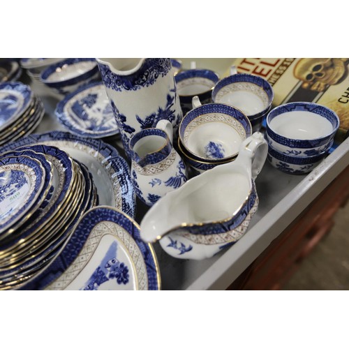 509 - 1920s Booths b/w willow pattern table ware