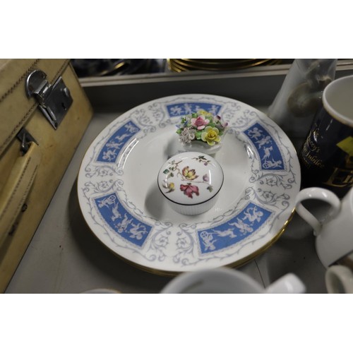 515 - Royal Worcester relief plates, Portmeirion, Denby and other pottery