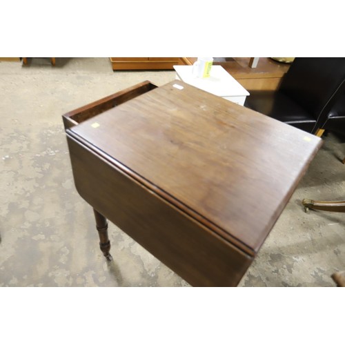 530 - Drop leaf table