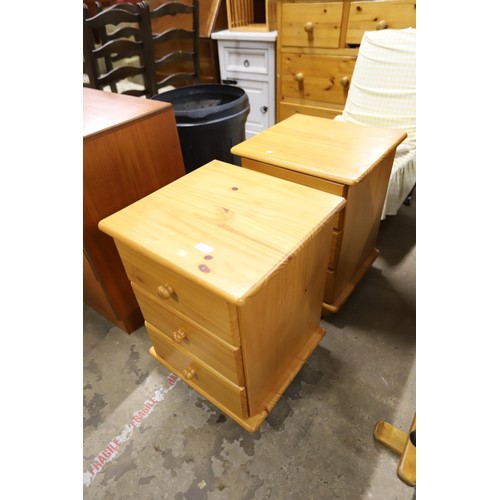 539 - Pair of pine 3 drawer bedside cabinets