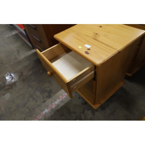 539 - Pair of pine 3 drawer bedside cabinets