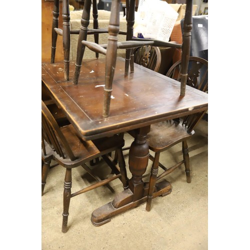 542 - Oak drawer leaf table & 6 wheel back chairs