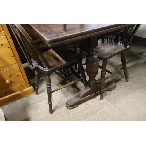 542 - Oak drawer leaf table & 6 wheel back chairs