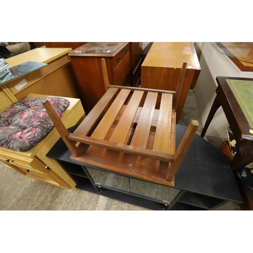 561 - Qty of misc, incl chairs, corner occasional table, ironing board, tea coffee table, etc