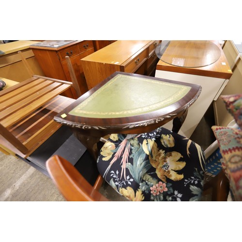 561 - Qty of misc, incl chairs, corner occasional table, ironing board, tea coffee table, etc