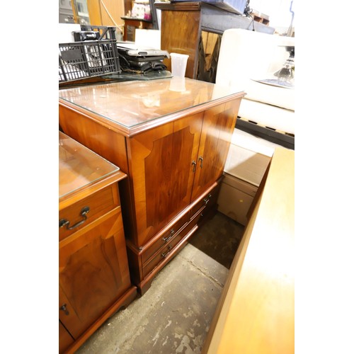 562 - Reproduction walnut music cabinet and TV cabinet