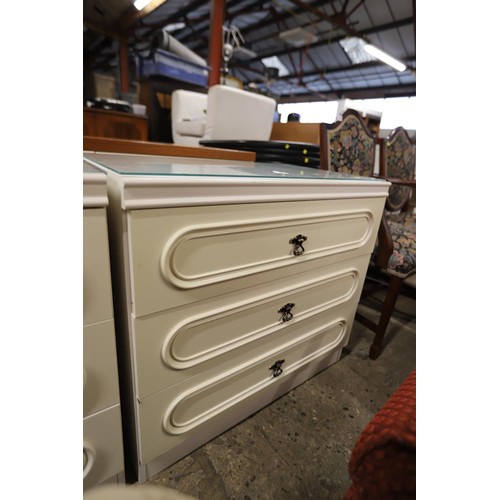 566 - White 3 drawer chest