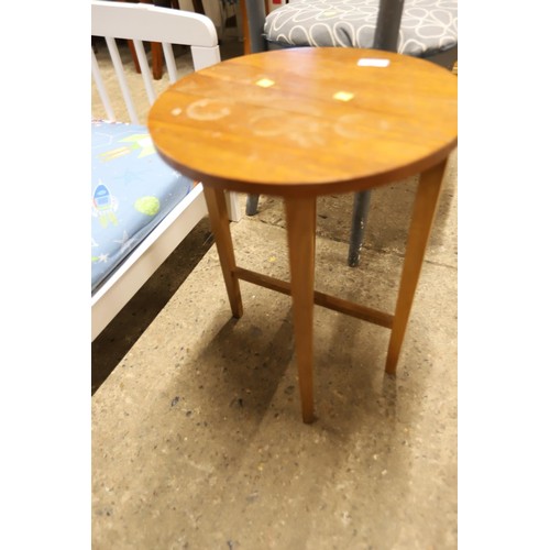 590 - Bentwood chair & small folding table