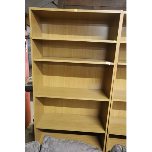 607 - 6' bookcase