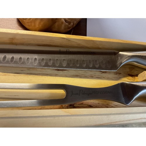 399 - Jean Patrique professional carving set