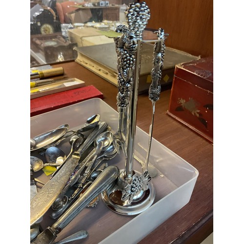 432 - Various silver plated quality cutlery