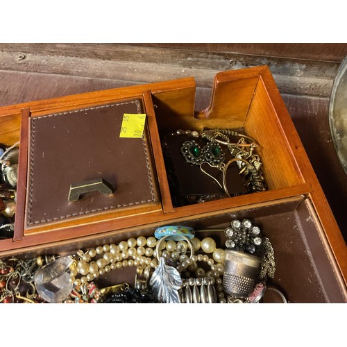 458 - Jewellery box & contents