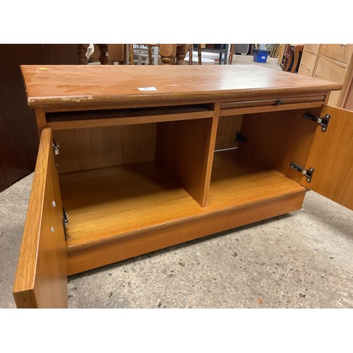 577 - Teak tv stand