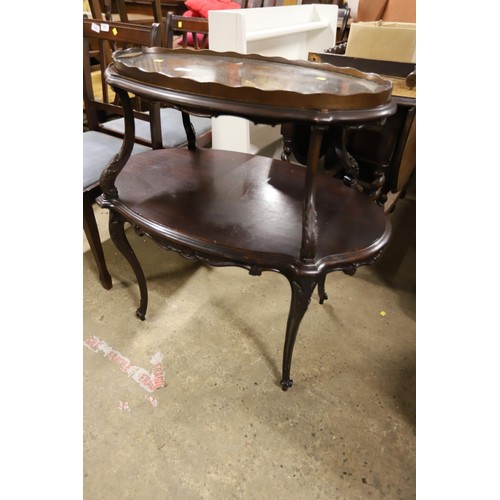 605A - Serving table with glass top