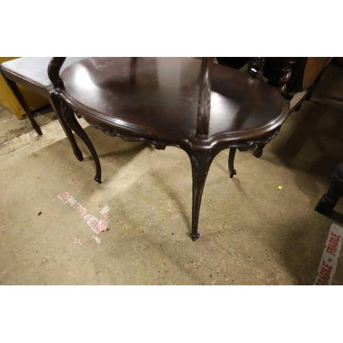 605A - Serving table with glass top