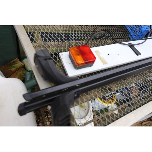8 - Car roof bars, tail board