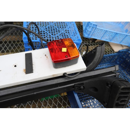 8 - Car roof bars, tail board