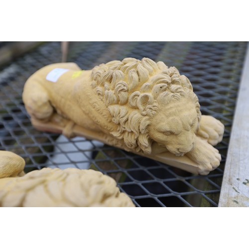 12 - Pair of lion ornaments