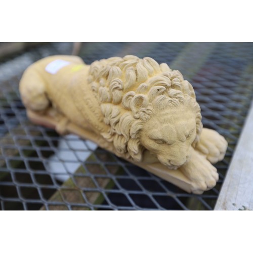 12 - Pair of lion ornaments