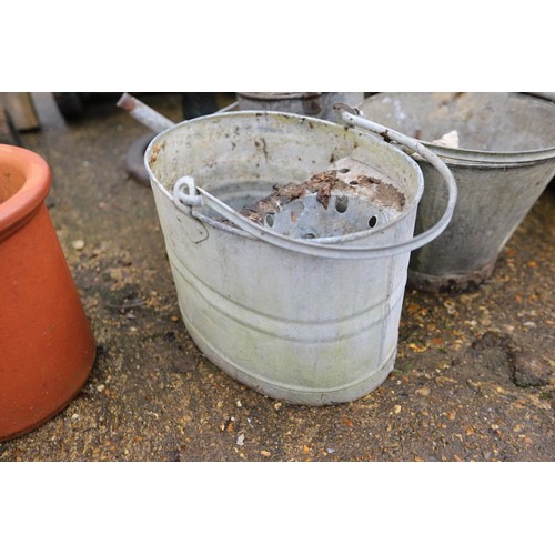 15 - Galvanised can/bucket/mop bucket