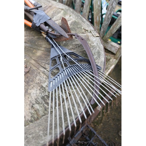 51 - Bundle of garden tools, leaf rake, long handled shears & loppers & handheld scythe