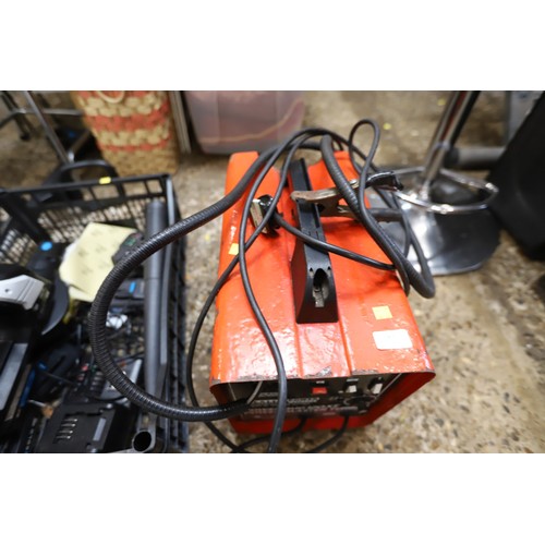 81 - Sealey gas/gasless mig welder - to be rewired by a qualified electrician