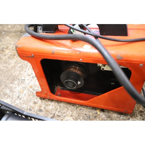 81 - Sealey gas/gasless mig welder - to be rewired by a qualified electrician