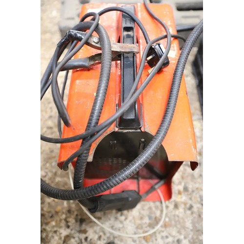 81 - Sealey gas/gasless mig welder - to be rewired by a qualified electrician