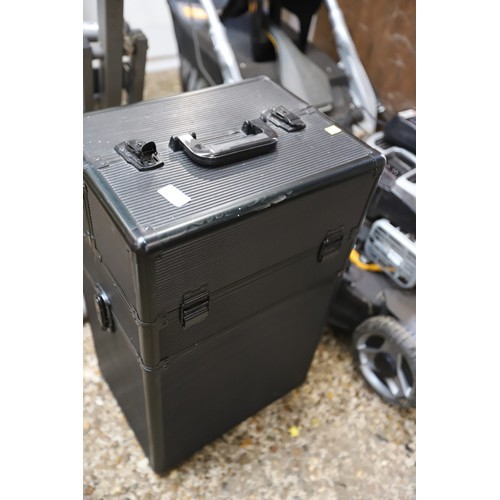 85 - Black beauty case/trolley on wheels