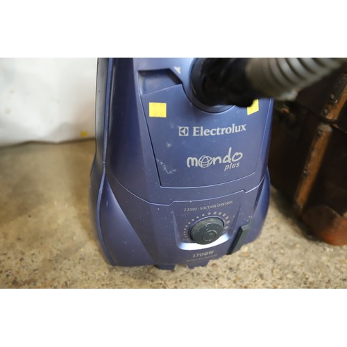 119 - Electrolux mondo plus hoover - warranted until 12 noon Tuesday  following the above sale