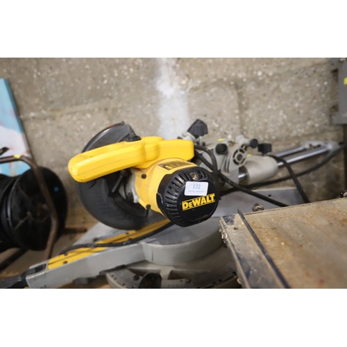 132 - DeWalt compound sliding mitre saw DW 712 LX