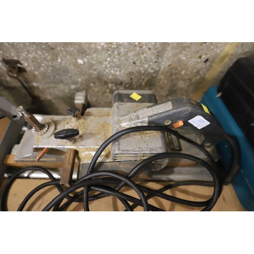 137 - Electric planer - warranted until 12 noon Tuesday following the above sale