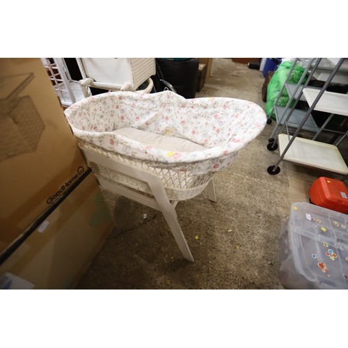 162 - Bassinet with the original horsehair mattress