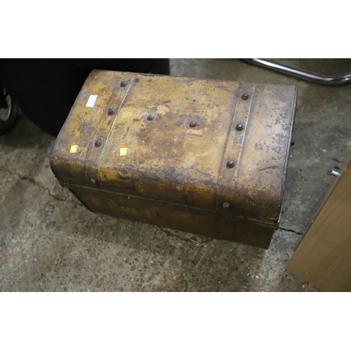 167 - Metal trunk