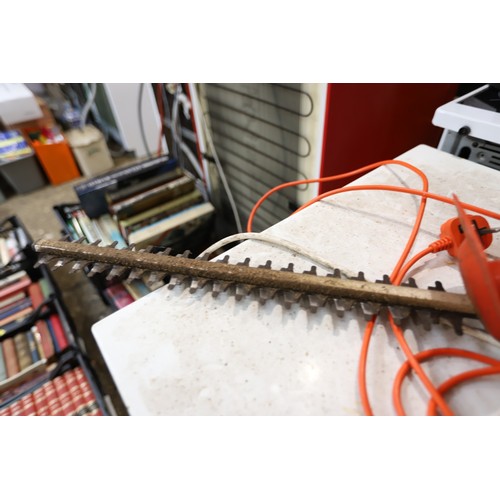 195 - Flymo hedge trimmer - warranted until 12 noon Tuesday following the above sale