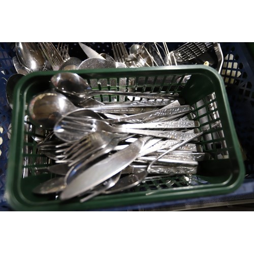 238 - Modern stainless cutlery